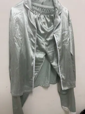 بيجامة خضراء