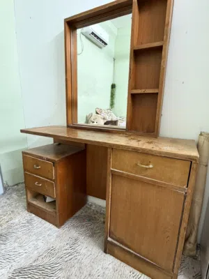 ميز تواليت خشب مستعمل حالة جيدة