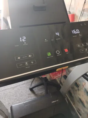 جهاز مشي قوي عليه شاشه قابل لتفاوض بشيء بسيط