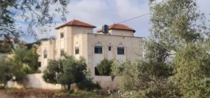 بيت طابقين للبيع