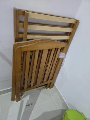 سرير اطفال استعمال خفيف من مذركير مع المرتبه