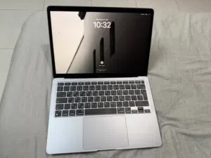 MacBook Air M1 13 8GB 256GB ضمان حتى أبريل 2027 لابتوب ابل ماك بوك اير بحجم 13.3 بوصة