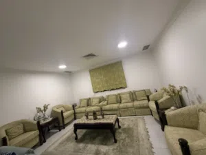 طقم كنب وطاولات