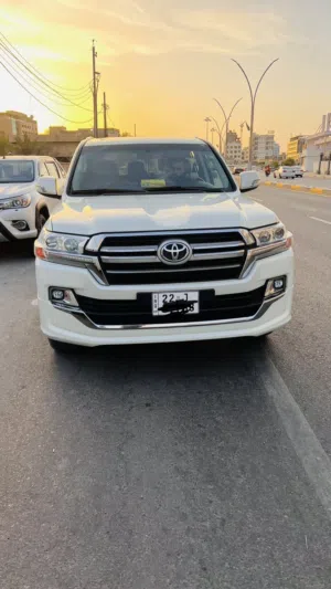 لاندكروز gxr v6 رقم شمالي مكفوله كراندتورينك خليجيه سياره نظيفه جدا موجوده بالبصره للبيع او المراوس