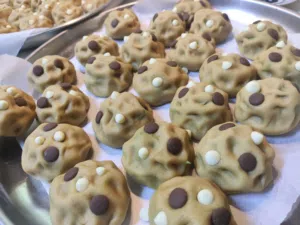 كوكيز لذيذ بحشوات مختلفخ يتوفر توريد للكافيهات