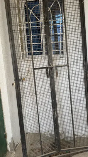 باب حديد شبك