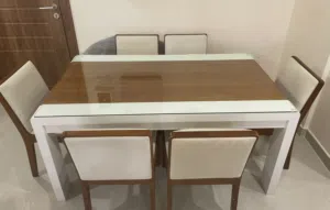 طاولة طعام