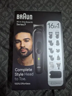 ماكينة حلاقة براون Braun series 7 لحية راس جسم للبيع مستعملة مرة واحدة فقط