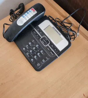 هاتف أرضي سلكي كلاسيكي بحالة ممتازة للبيع  – صوت نقي وتصميم أنيق!