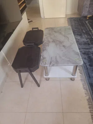 طاولات شبه جديد للبيع الوصف مهم