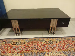 طاولة للبيع