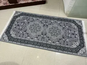 سجاد جديد غير مستعمل مقاس مترين ب ثلاث  مع ممر متر بمترين