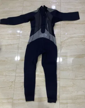 بدلة غوص للبحر