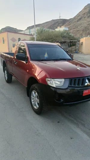 للبيع بيكب ميتسوبيشي غمارة فورويل نظيف وبحالة ممتازة
