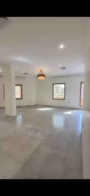 350 m2 3 Bedrooms Apartments for Rent in Kuwait City Qadsiya