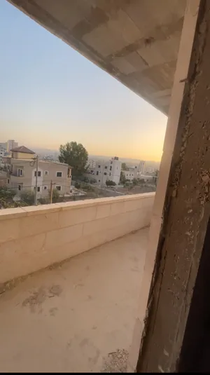 ‏٥ غرف نوم ‏.‏ ٣ حمّامات ‏.‏ 156 م٢‏0