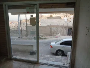 باب المنيوم جرار مستعمل نظيف