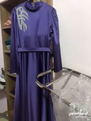 فستان حفلات خطوبة اللون بنفسجي