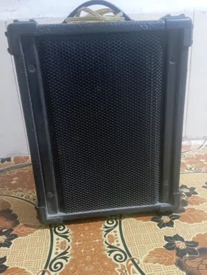 سماعه حجم صغير مال ملايات او موكب صوته كلش حلو بيه صدى او مايكروفون تگد تحچي بيه تقره