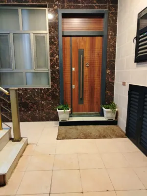 دار حديث للبيع عبارة عن 3 وحدات سكنية