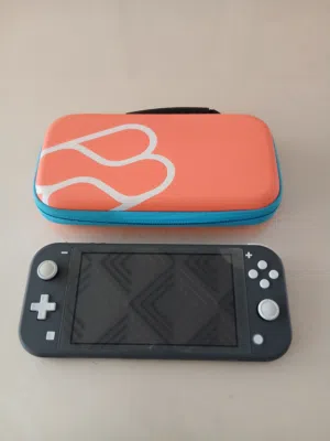 Nintendo Switch lite + Nintendo Switch Case