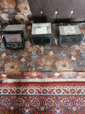 مسجل و شاشة أصلية عدد ثلاث مستعمل للبيع..
