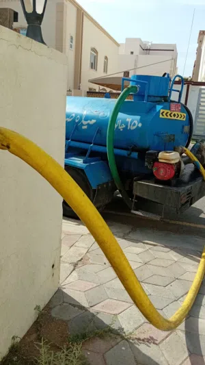 تنكر صهريج نقل مياه صالحه للشرب في الخوض الموالح الحيل حي كوثر