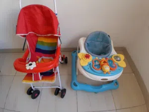 عربة أطفال + مشاية أطفال بحالة جيدة جدا