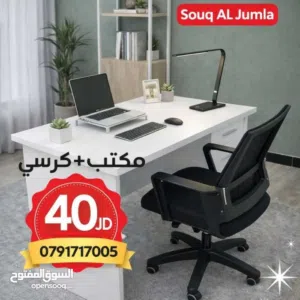 مكتب عملي أنيق مع كرسي مكتبي مريح باللون الأسود مناسب للبيت، الشركات، المكاتب، وغرف الدراسة.