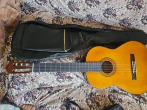 قيتار للبيع نوع ياماها شبه جديد عرطههه