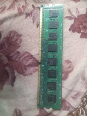 متوفر DDR3 8G  DDR4 4G  اصلية والمزيد من الرامات