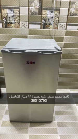 ثلاجة شبه جديدة استخدام بسيط نظيفة