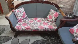 كنبات مرتبة بحالة جيدة جدا 9 مقاعد،