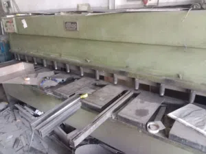 عده كامله مقص و طعاجه وملف ومكنه تحزيز