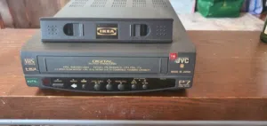 عارض ومسجل فديو VHS نوع JVC صنع اليابان