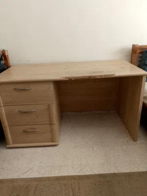 مكتب دراسي للبيع