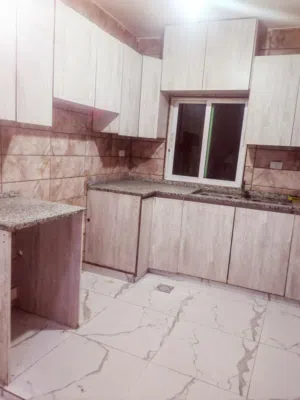 شقه تشطيب جديد قريبه من خدمات جديدة مدخل منفصل مع وجود بلكونه مشمسه من كل الجهاات