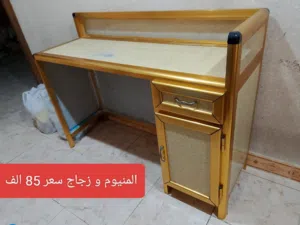 ميز المنيوم و زجاج