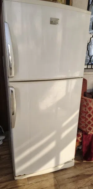 ثلاجة للبيع