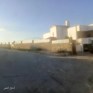 بيت ومزرعه للبيع