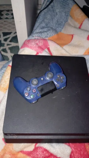 للبيع بلاي ستيشن 4 ما في اي مشاكل استخدام شهرين او ابادل الايفون 11