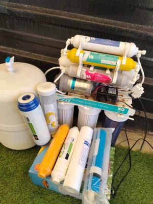 فلاتر مياه مستعمل معها ستة مراحل بعدهم ما ركبت بكرتونه يعني بعتبر جديد