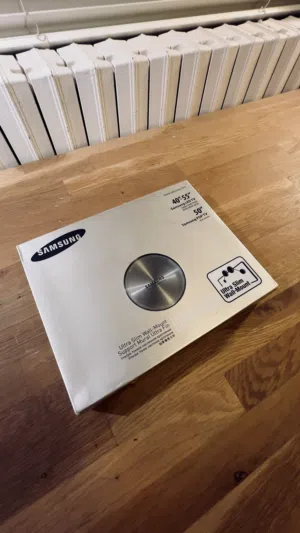 Samsung Ultra Slim Wall Mount WMN1000B – Picture Frame Style حامل جداري سامسونج – تصميم إطار صورة