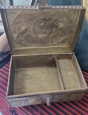 صندوق نحاسي للبيع