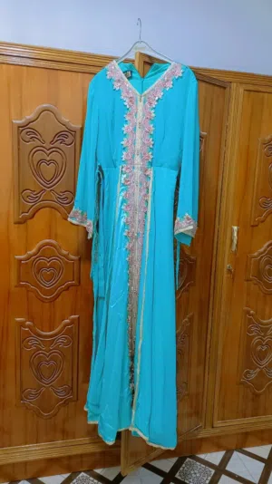 قفطان نظيف ملبوس مره وحده قياس xxL سعر 10 الف