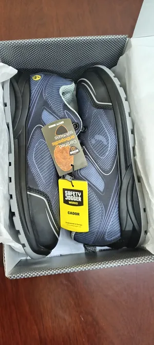 Casual Shoes . Other . 42 . New4