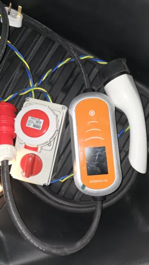 شاحن تسلا بقوة 11kw