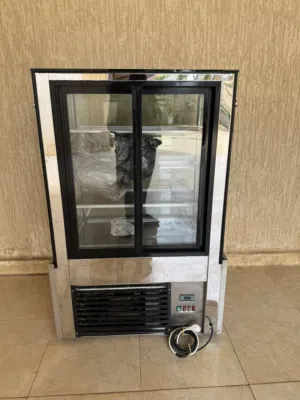 ثلاجة عرض ايطالية