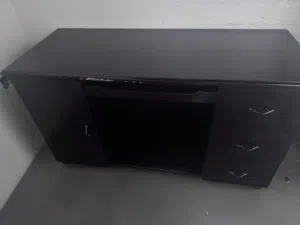 كراسي وطاولات مكتبية للبيع