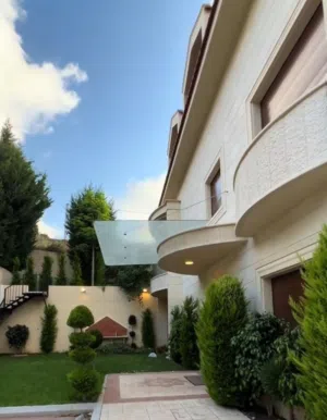 5 Bedrooms . 4 Bathrooms . 500 m21